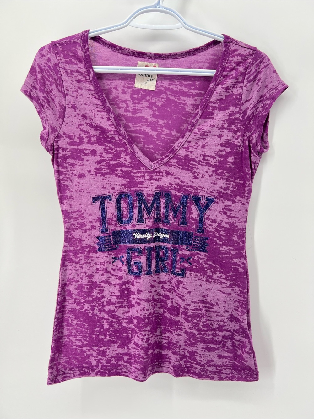 Y2K Tommy Hilfiger Tommy Girl Women’s Medium Purple V-Neck Glitter Graphic Tee